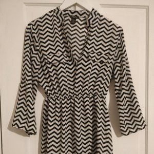 Rue21 Dress Black and White Zigzag V-neck size medium